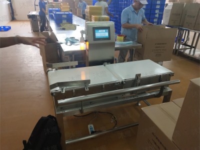 稱重機(jī)檢測(cè)盒裝月餅重量